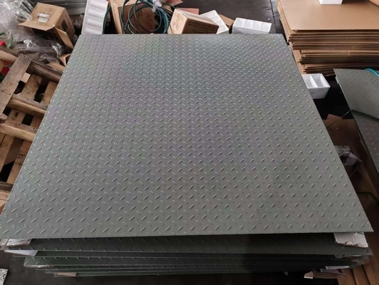 Display digitale a LED personalizzabile a scala di piattaforma da terra da 10T Supportato ODM e OEM
